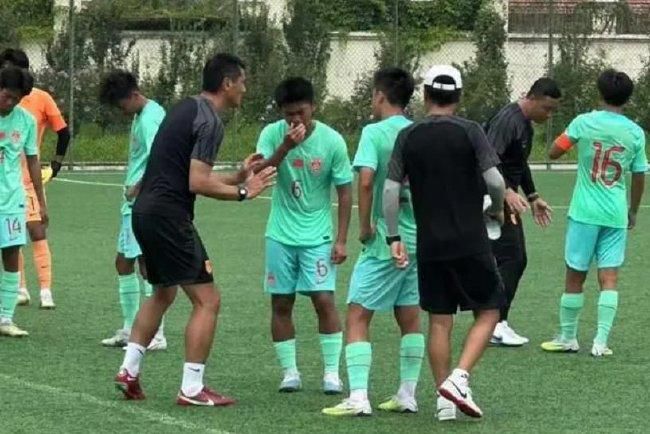 《爱情的代驾》讲述了送水小哥钟成奎因为长相酷似设计公司少董李嘉豪，因此卷入了一场精心谋划的“替身恋爱”的故事